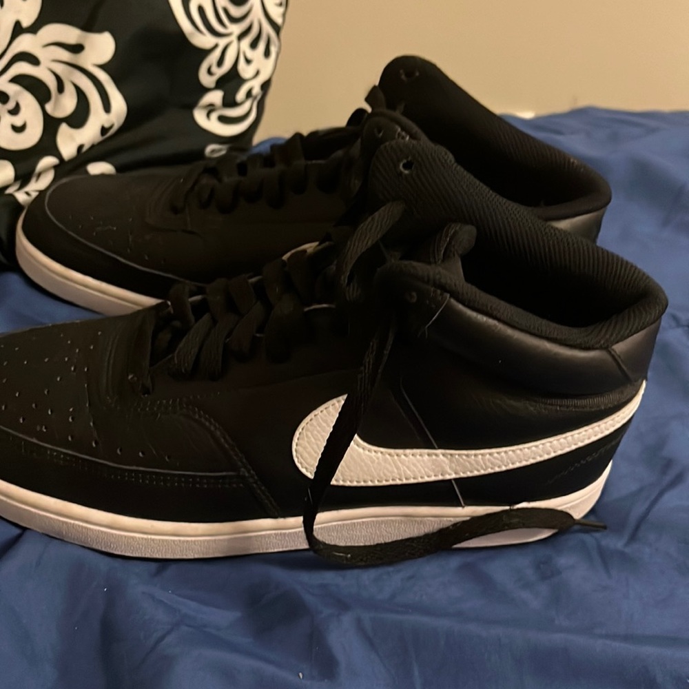 Brend new Nike shoes no box but never been worn